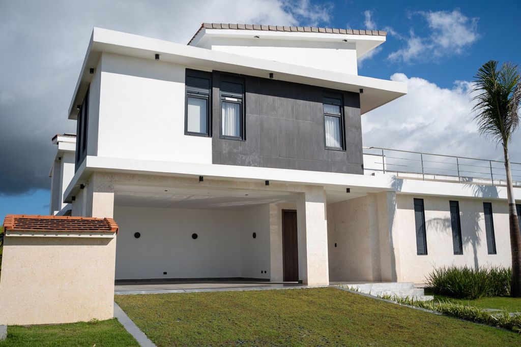 Property photo 3 of 70