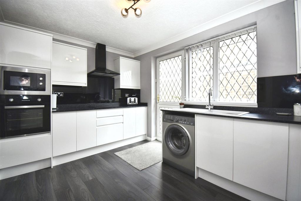 Property photo 3 of 26 Kitchen