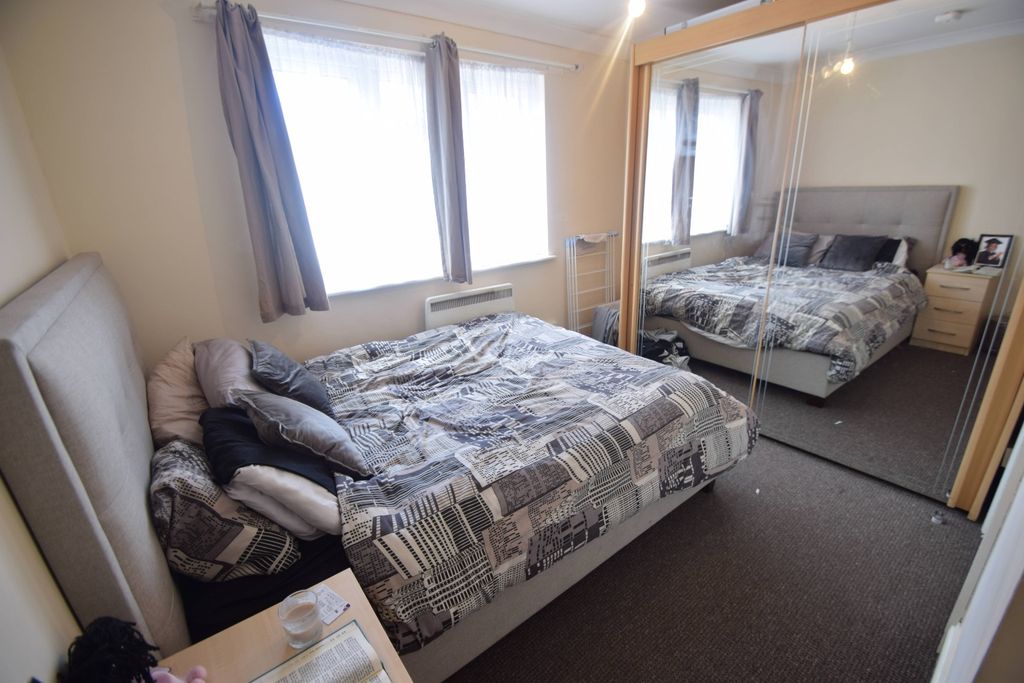 Property photo 3 of 5 4811473