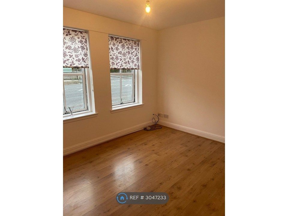 Property photo 1 of 20 Living Room View 1