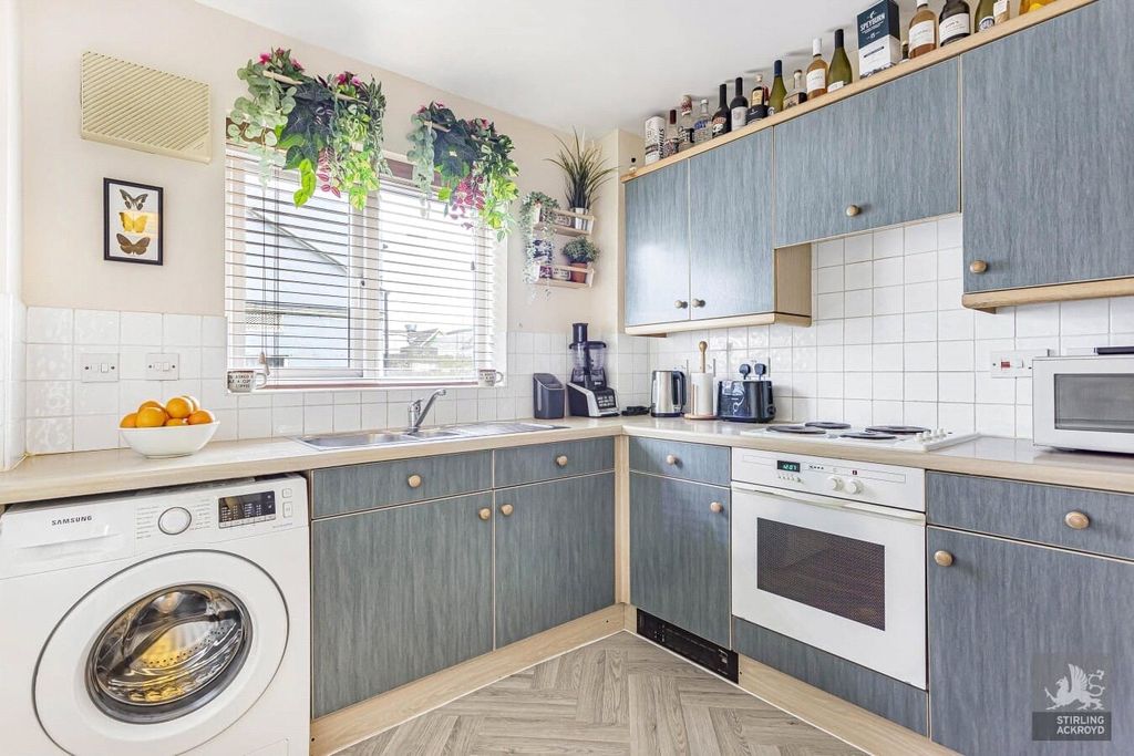 Property photo 3 of 15 Kitchen