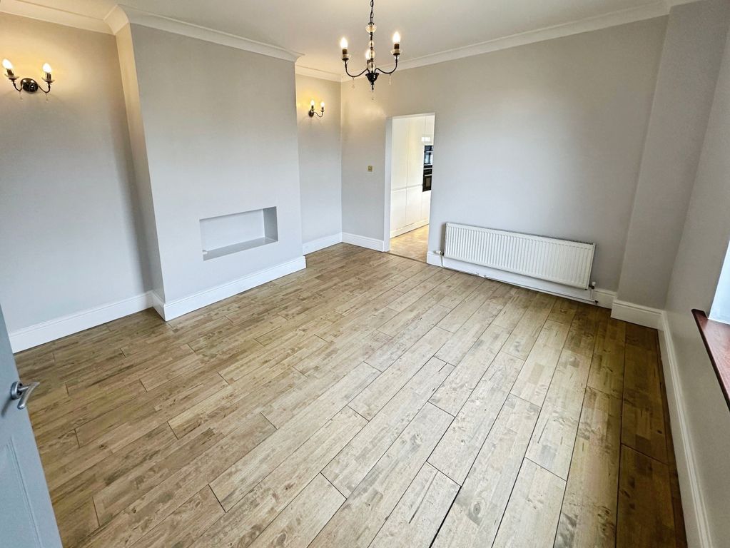 Property photo 2 of 20 Dining/Sitting Room