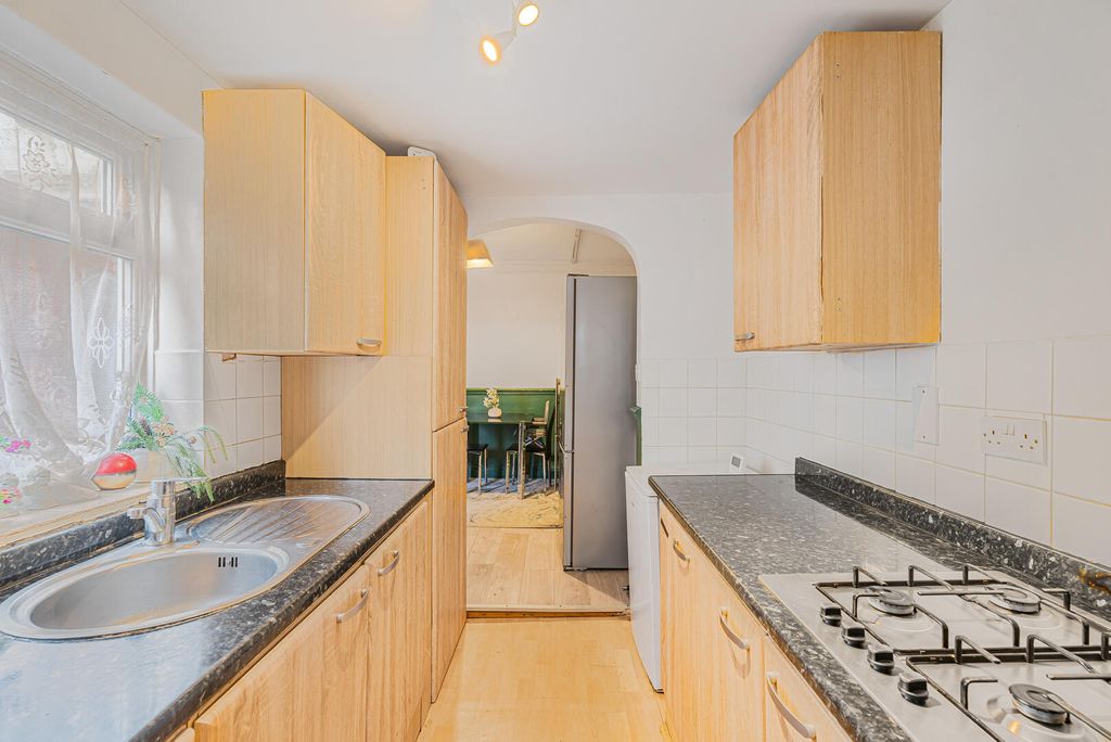 Property photo 2 of 24 Kitchen