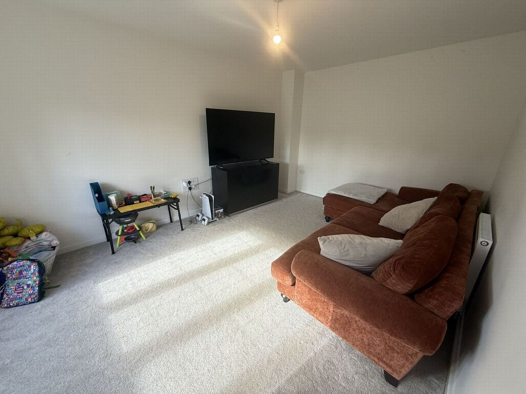 Property photo 3 of 14 Photo 8
