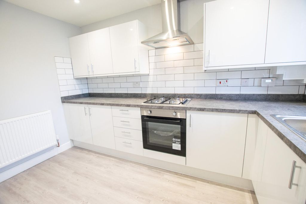 Property photo 2 of 17 Kitchen