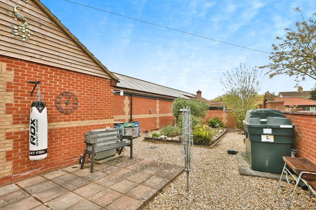 Property photo 2 of 12