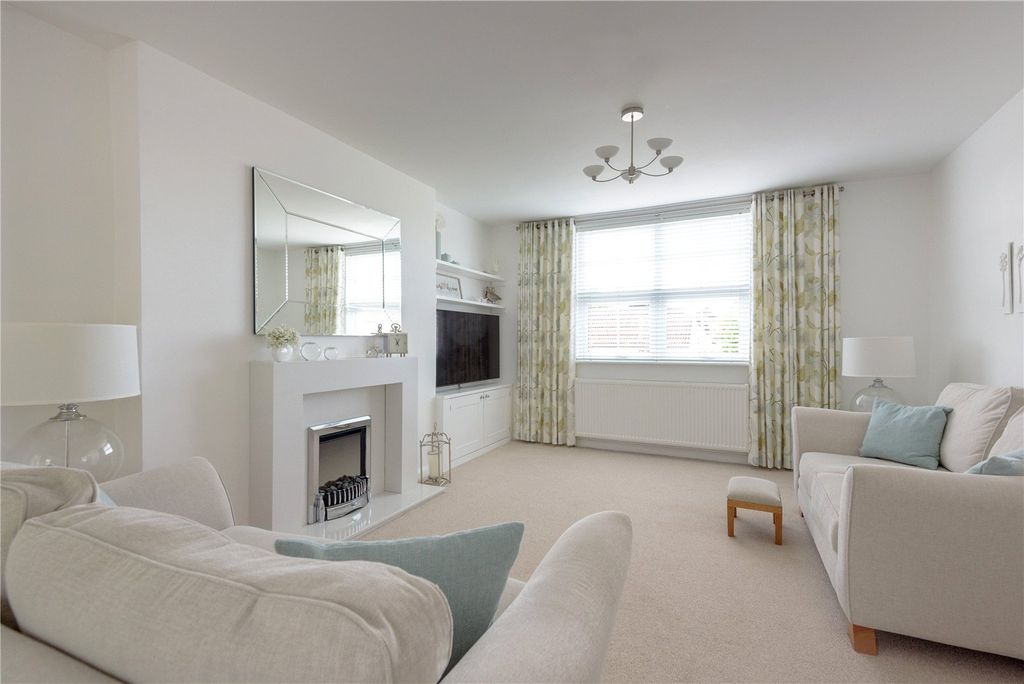 Property photo 2 of 24 John Knox Road19