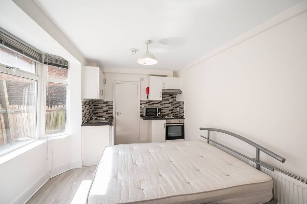 Property photo 2 of 8