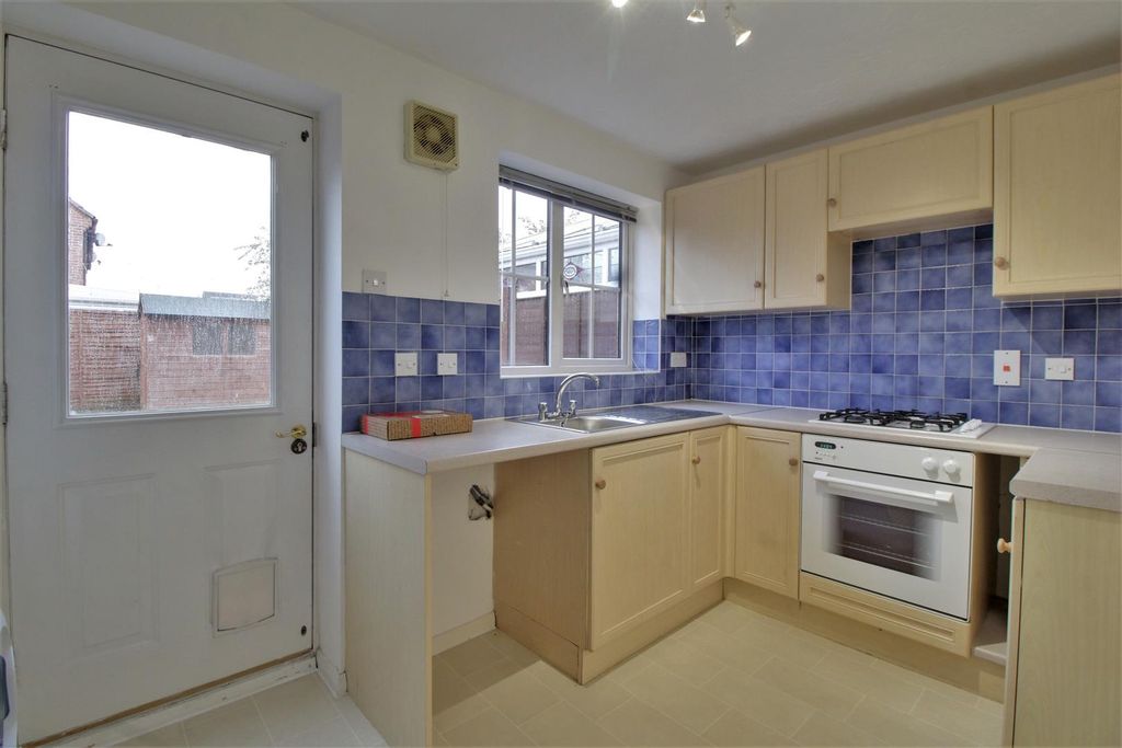 Property photo 2 of 8 Kitchen