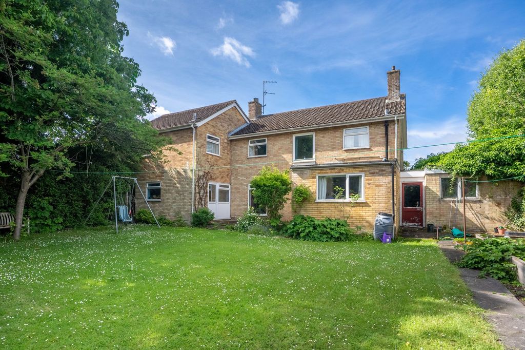 Property photo 2 of 23