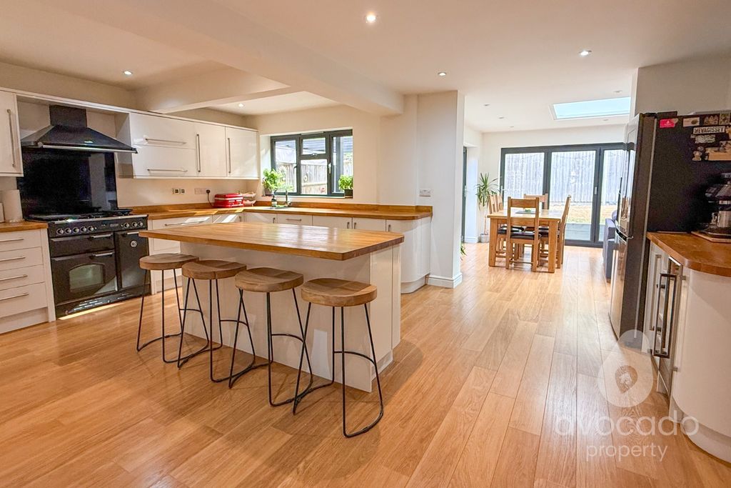 Property photo 2 of 21 5436025