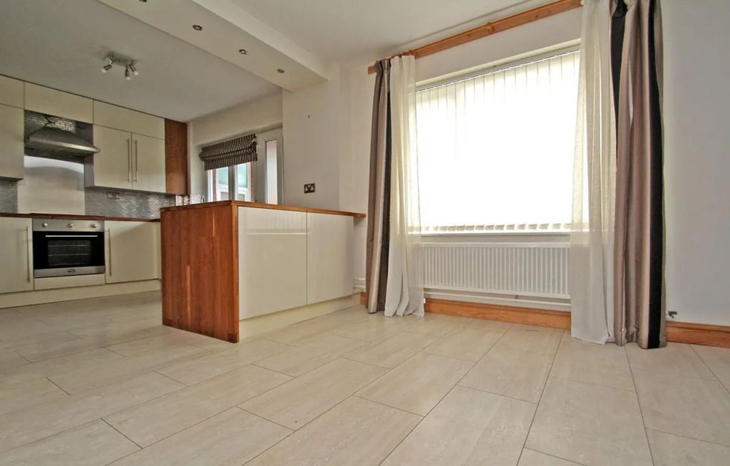 Property photo 3 of 11 Dining Room