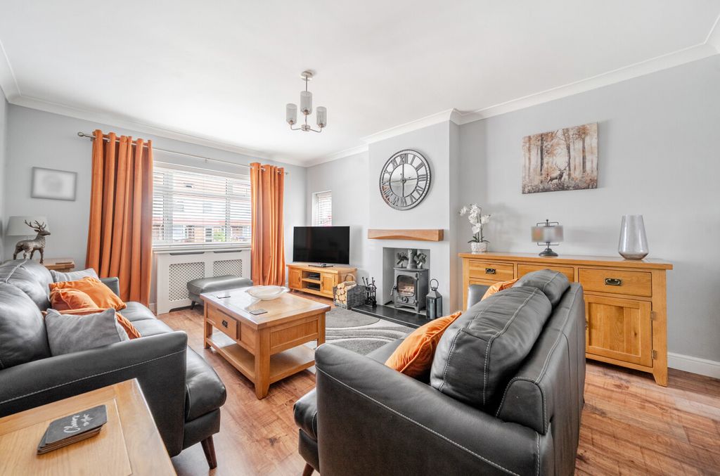 Property photo 2 of 11 1467523-18-6A184A...