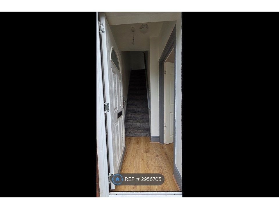 Property photo 2 of 25 Hallway