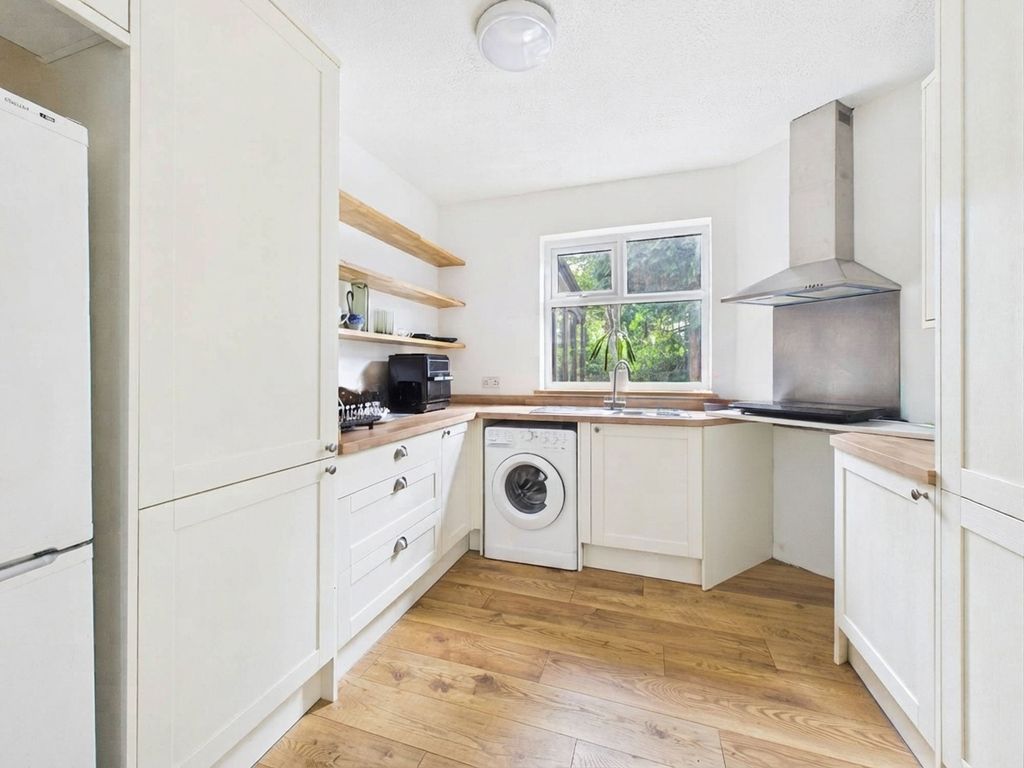 Property photo 3 of 17 Kitchen