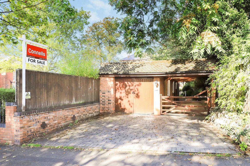 Property photo 2 of 16