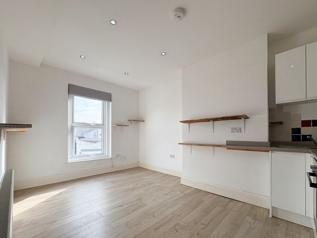 Property photo 3 of 13 4896149