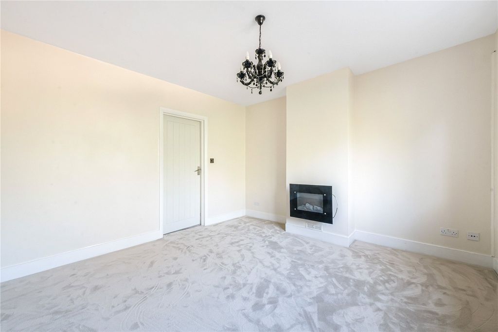 Property photo 3 of 19 Dining Room