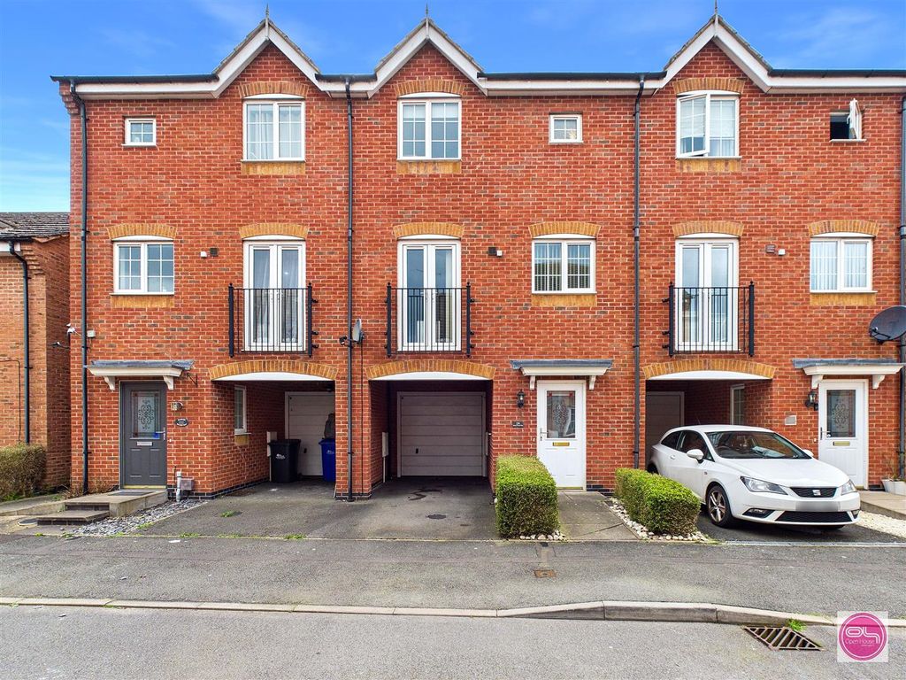 Property photo 2 of 29 Barker Round Way, Stretton (2).Jpg