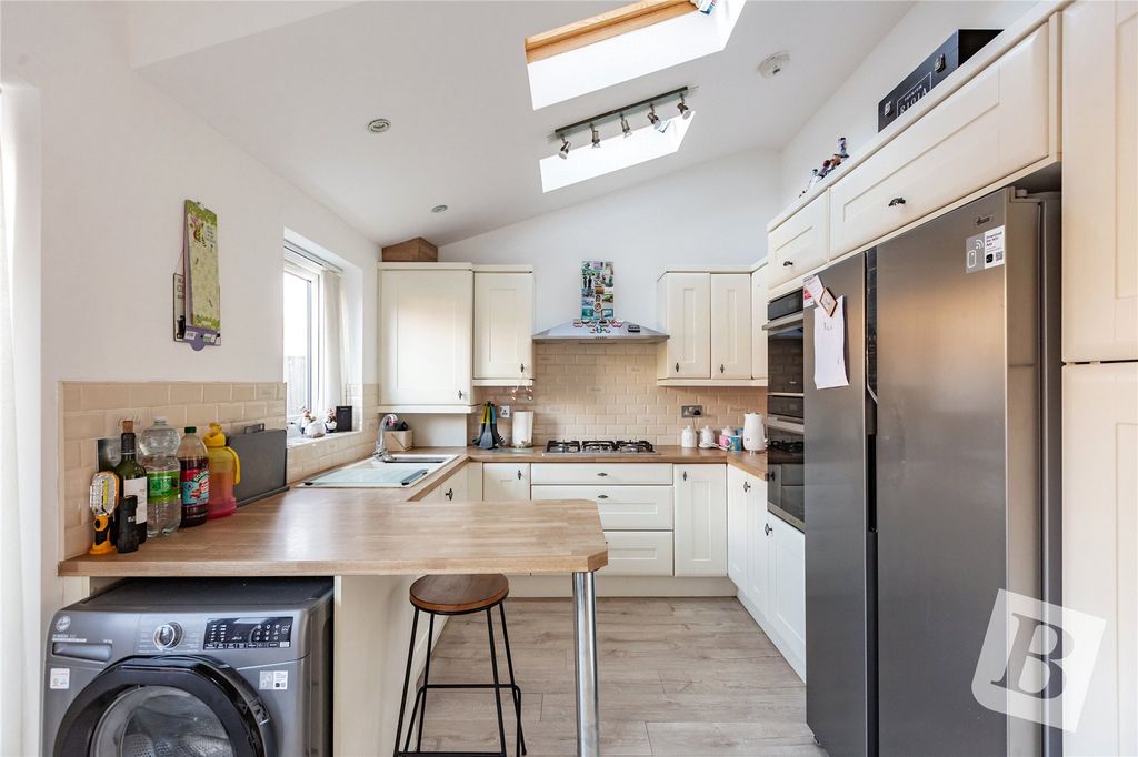 Property photo 2 of 13 Picture No. 15