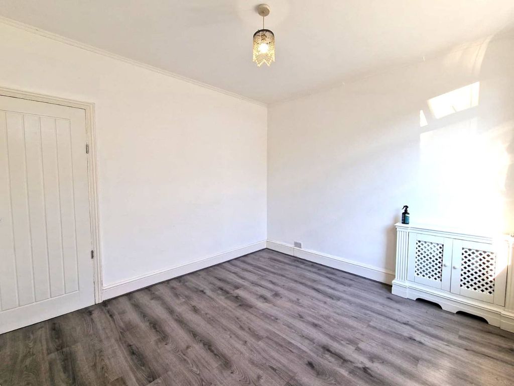 Property photo 3 of 27 Gallery