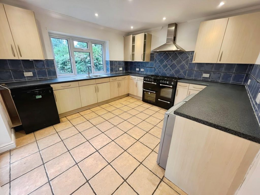 Property photo 3 of 16 0F4E9255-Gl2.Jpg