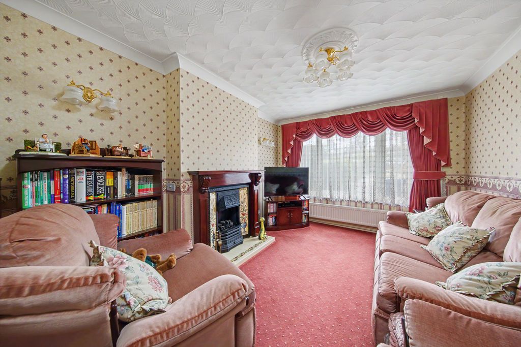 Property photo 2 of 20 Living Room