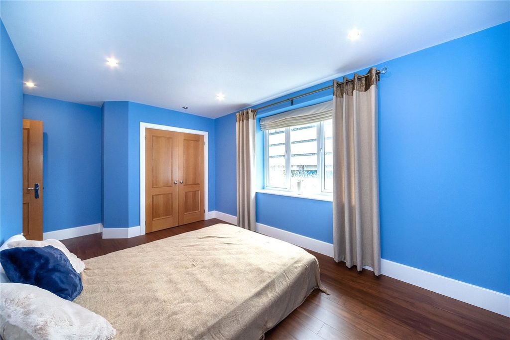 Property photo 3 of 11 Picture No. 63