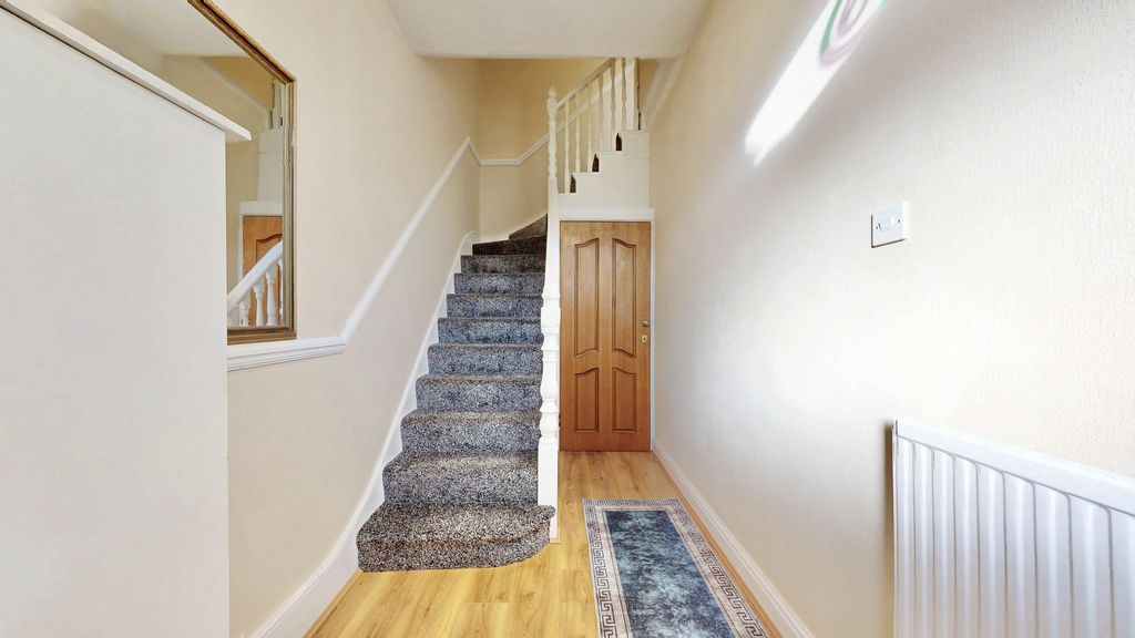 Property photo 3 of 9 Photo 1