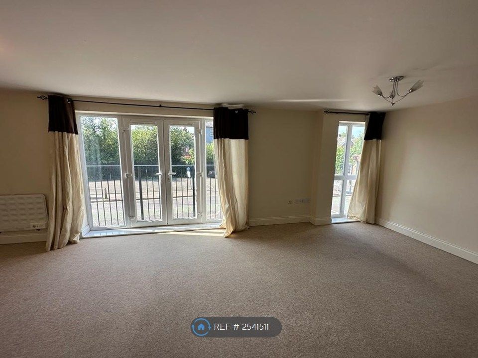 Property photo 3 of 13 Lounge Dinner Angle View
