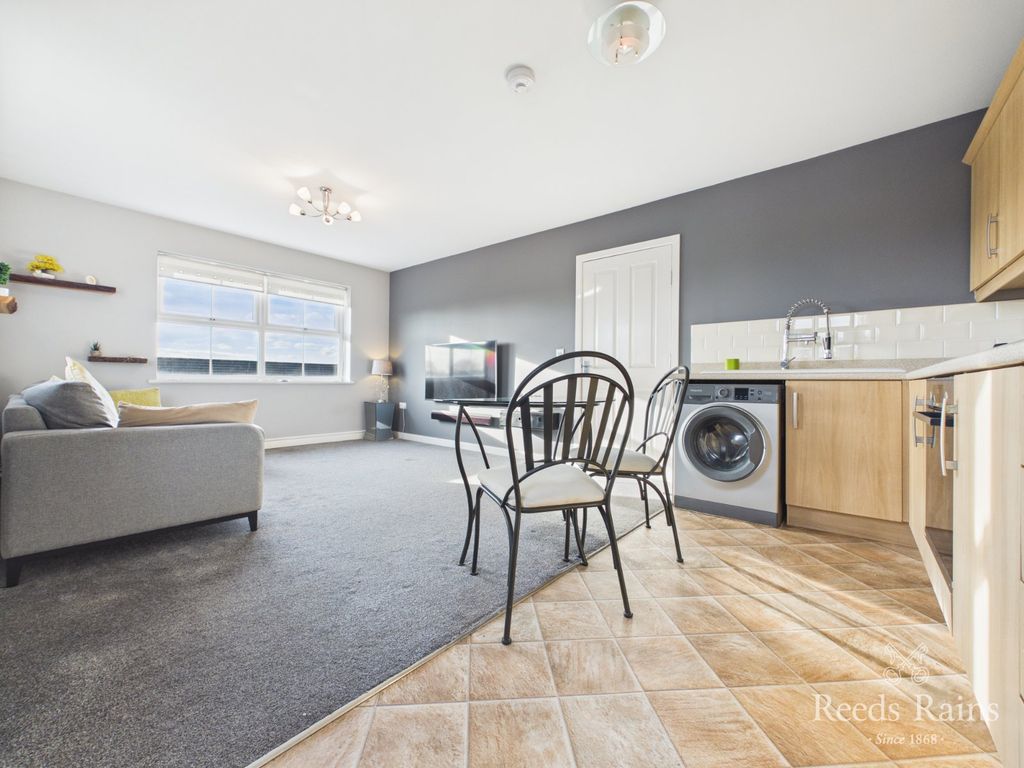 Property photo 2 of 19 Sitting Room Kitchen