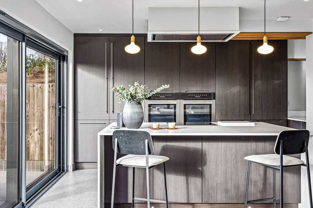 Property photo 2 of 40