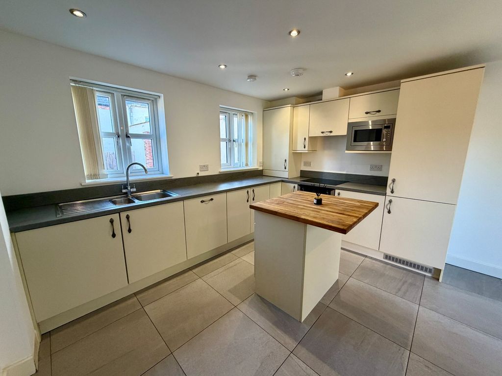 Property photo 2 of 12 Picture No. 16