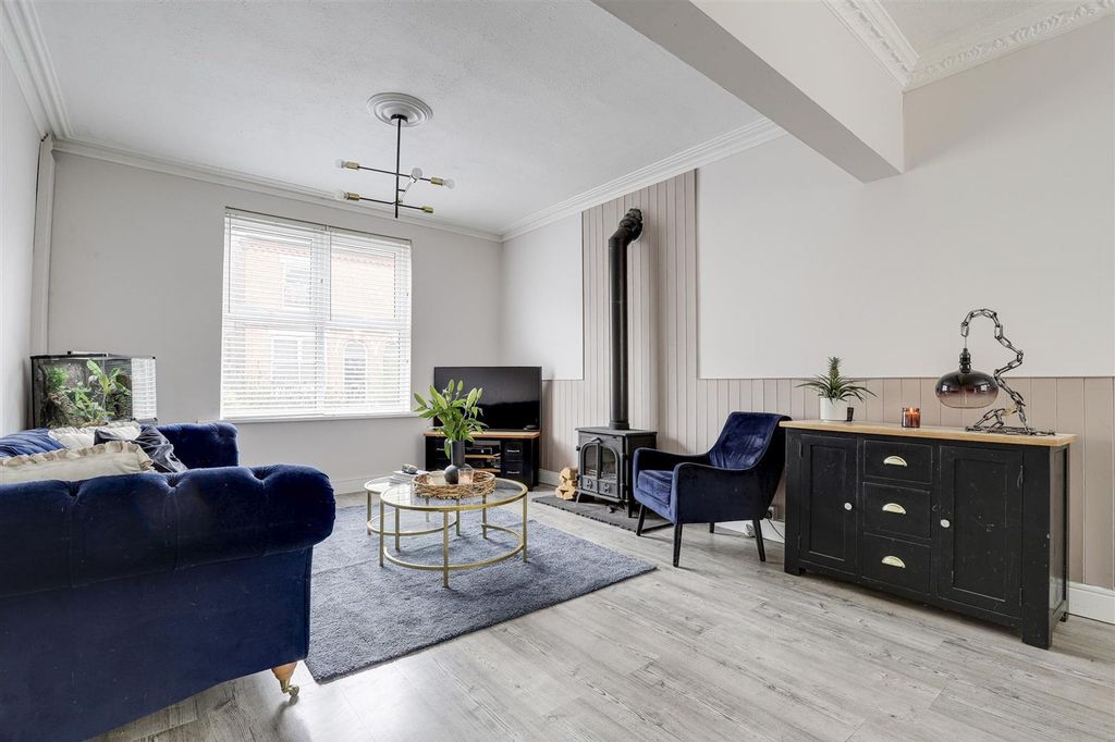 Property photo 2 of 33