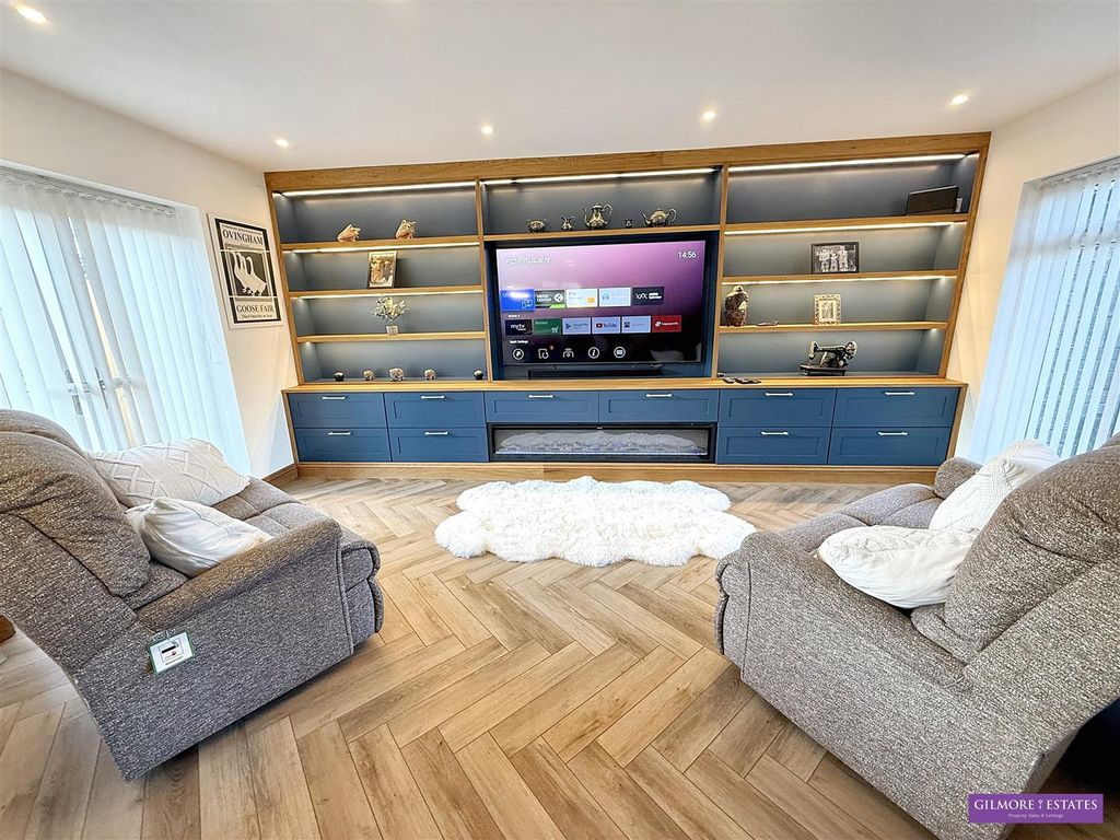 Property photo 2 of 20 Open Plan Lounge / Kitchen