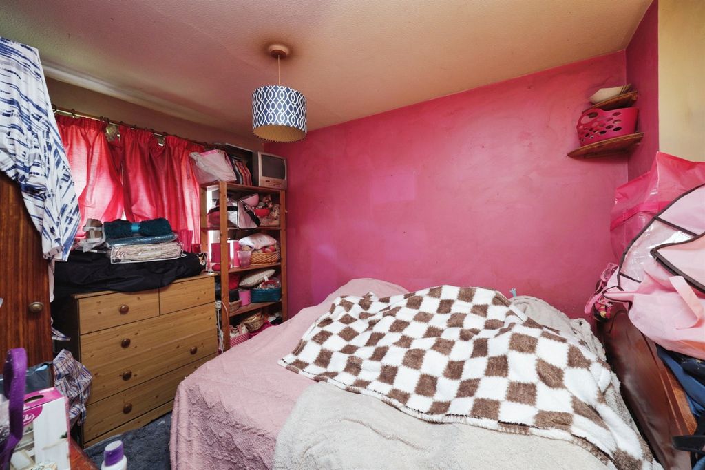 Property photo 3 of 6