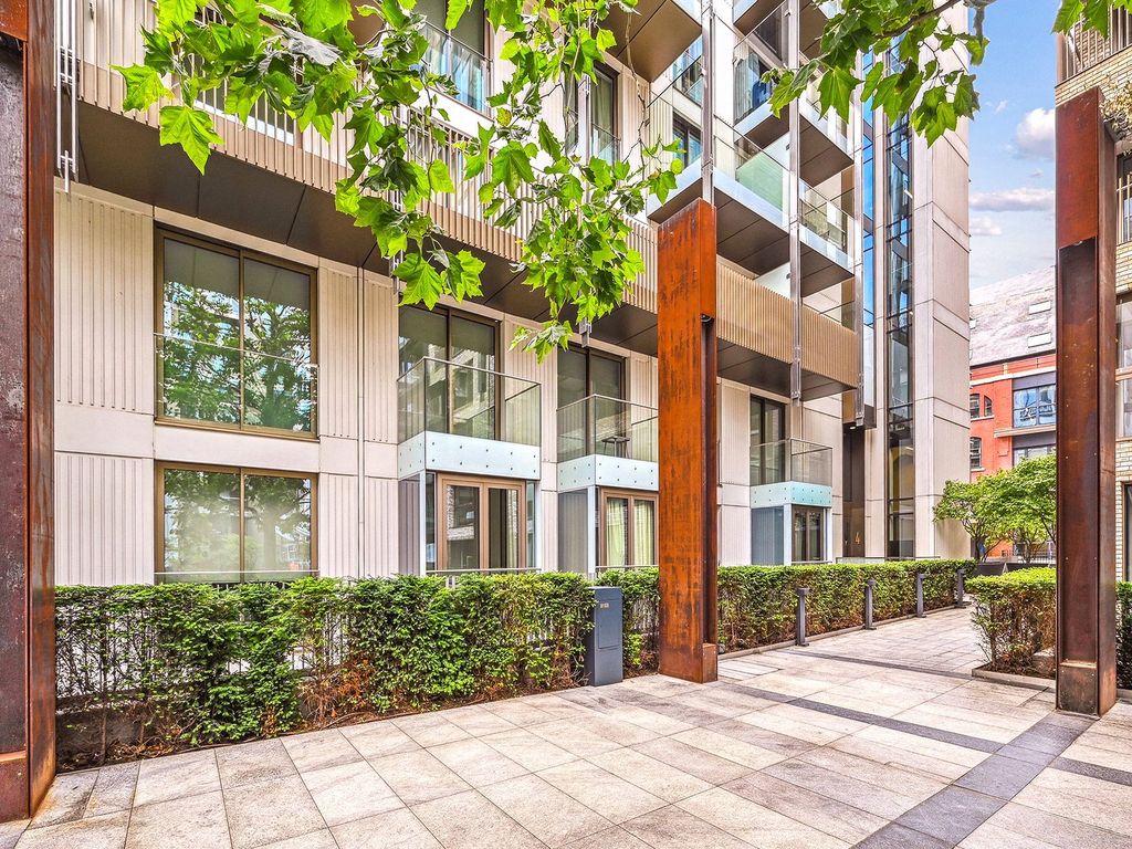 Property photo 3 of 20 Pearson Square