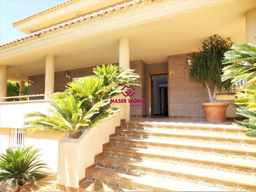 Property photo 2 of 50