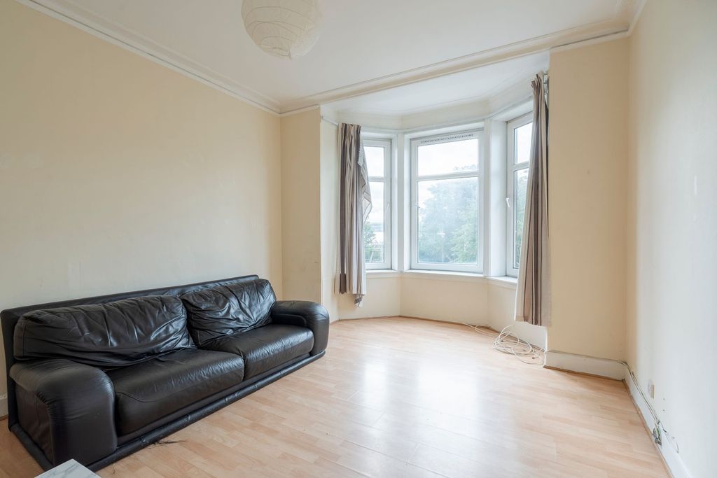 Property photo 2 of 17 Living Room