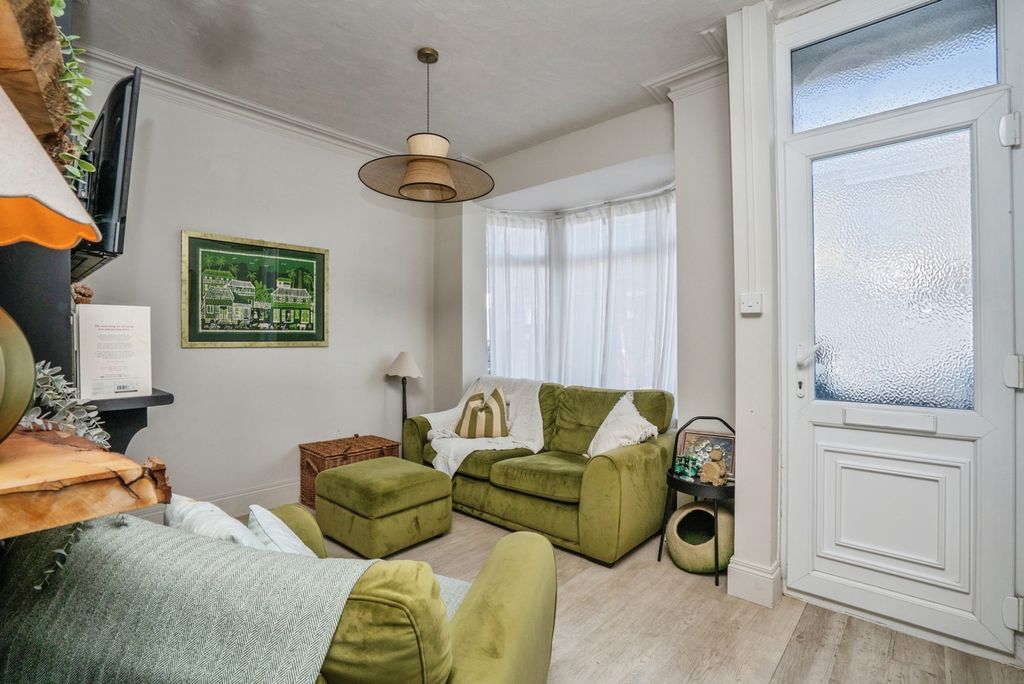 Property photo 2 of 20 Pbox-Img.Jpg