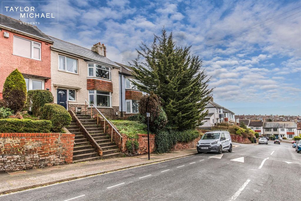 Property photo 1 of 15 Front