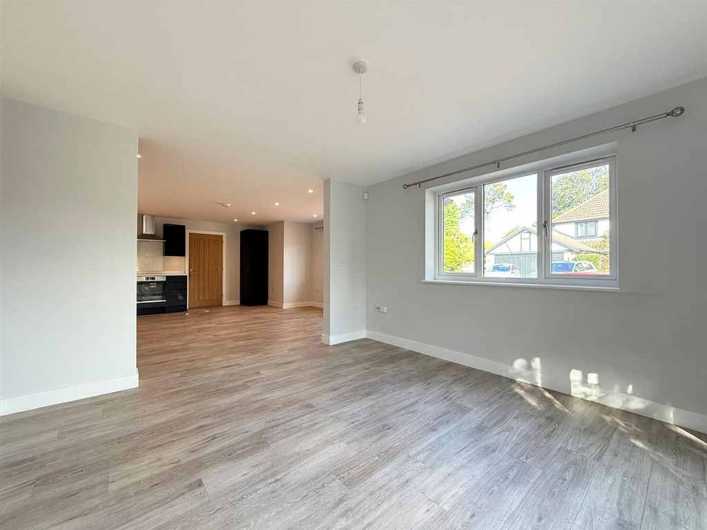 Property photo 3 of 17 Kitchen/Dining Area