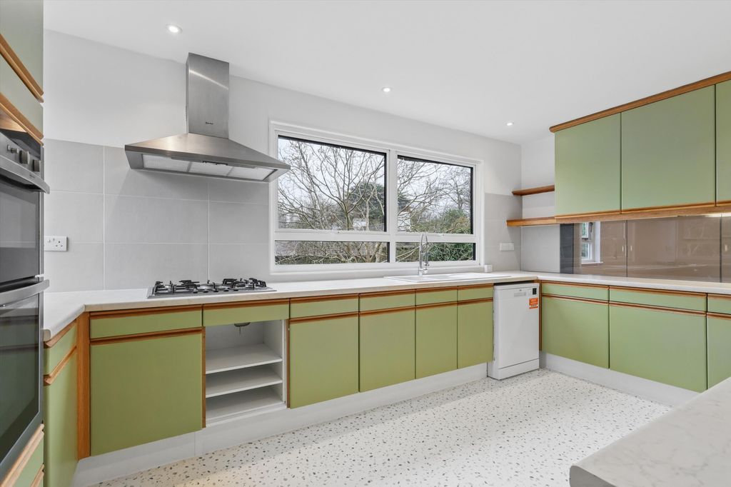 Property photo 3 of 14 Image