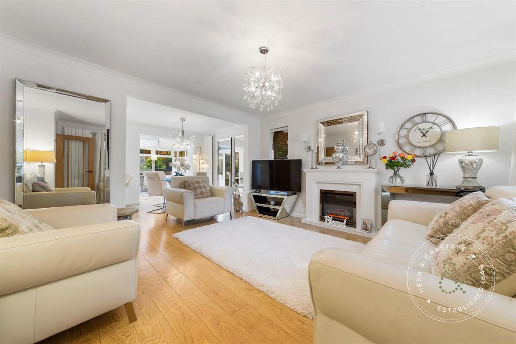 Property photo 2 of 37 Sunnybank-Close-15.Jpg