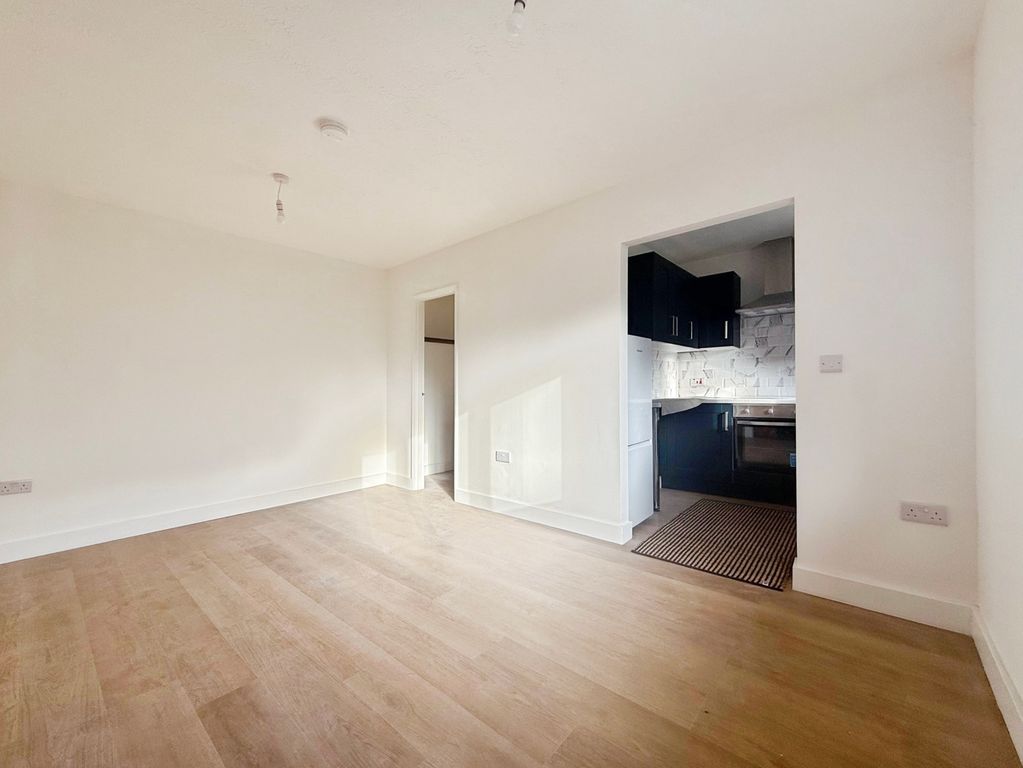 Property photo 2 of 5 Pbox-Img.Jpeg