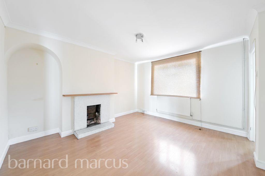 Property photo 1 of 8 Living Room