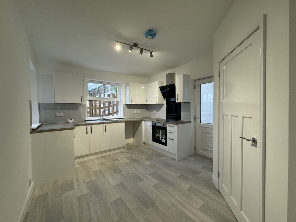 Property photo 3 of 17 Photo 11