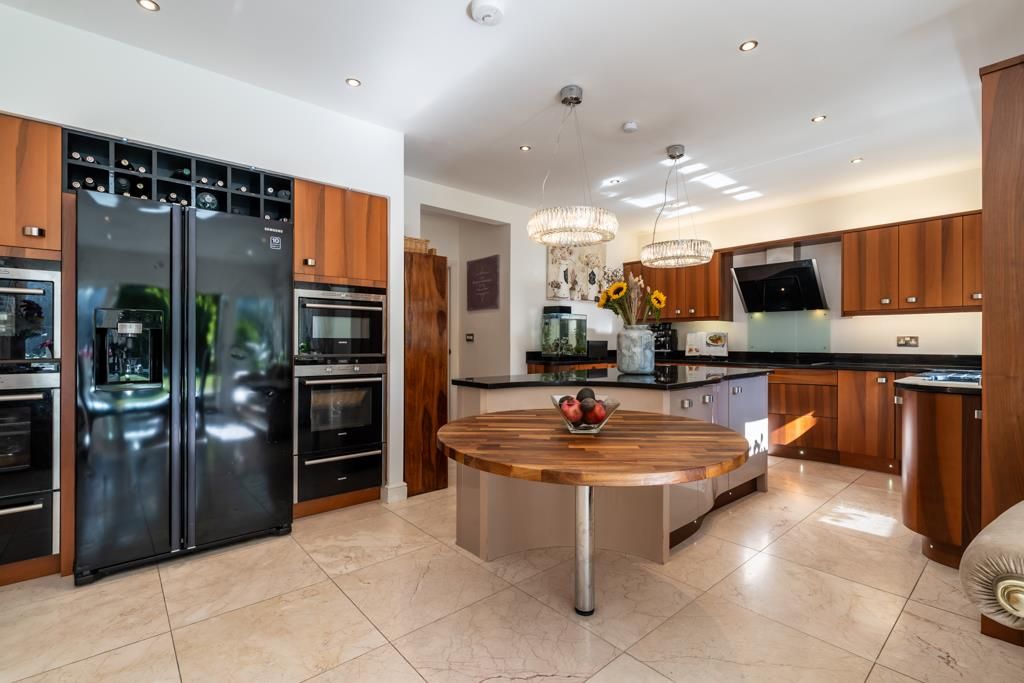 Property photo 2 of 35 Living Kitchen