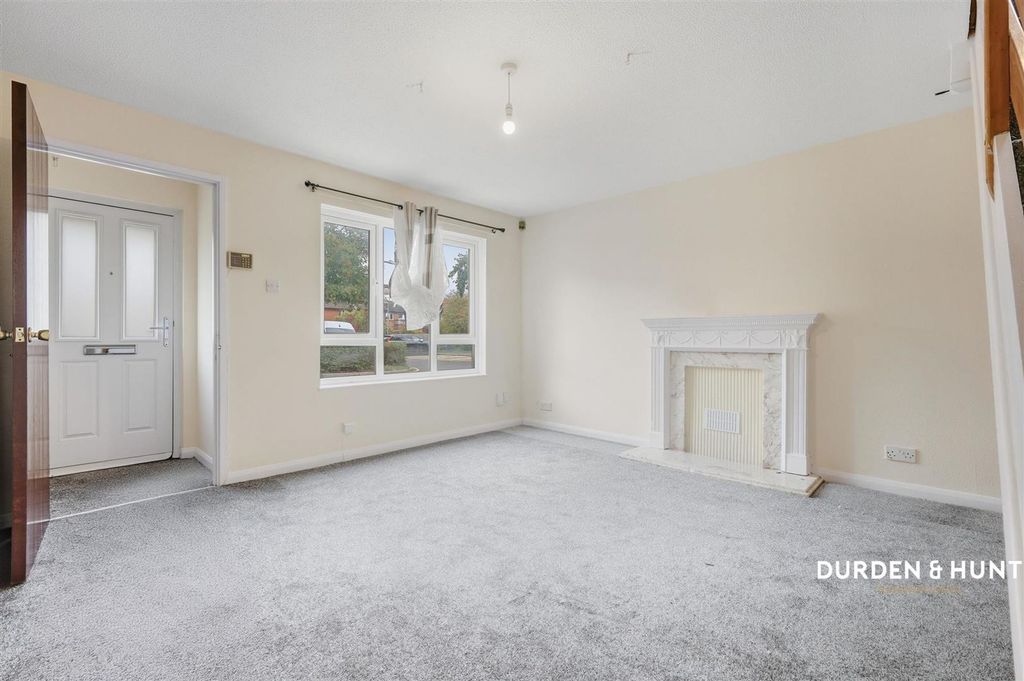Property photo 2 of 15 Andrew Close