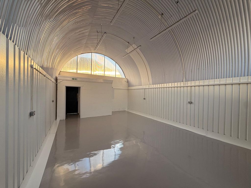 Property photo 2 of 3 An Empty Arch With White Lining